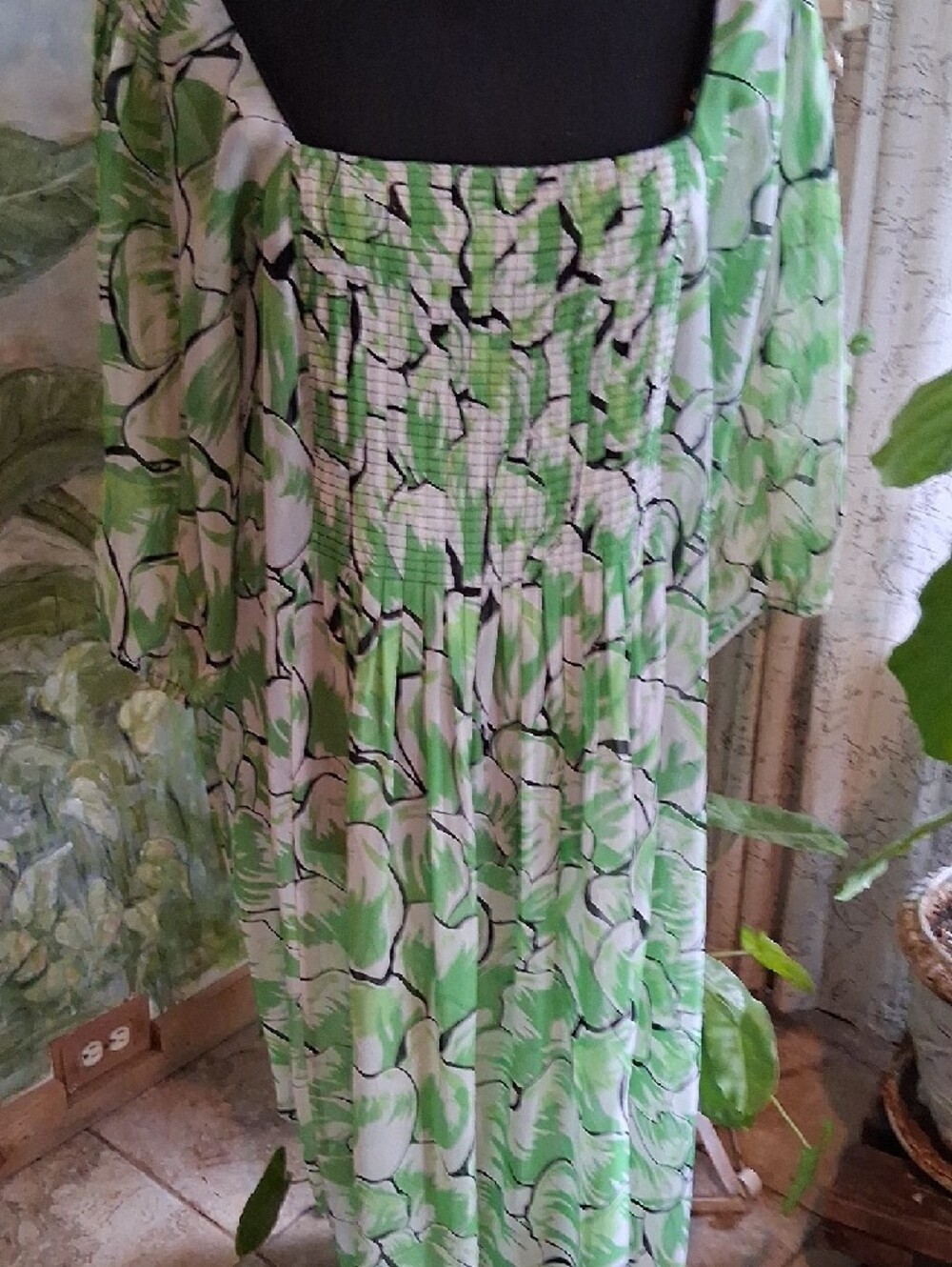 Green Floral Square-Neck Midi Dress - Picture 6 of 9